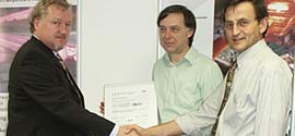 ISO2015_tuev-ueberreichung Erste Überreichung des ISO2015-Zertifikats vom Tüv